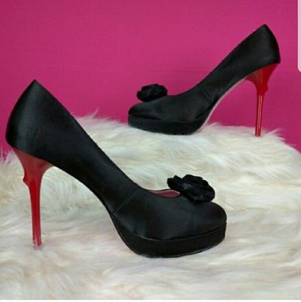 Leg Avenue Ellie Shoes Black Satin Peep Toe Red Stiletto Thorn Heel Sz 9